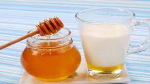 Latte e miele per docce medicinali